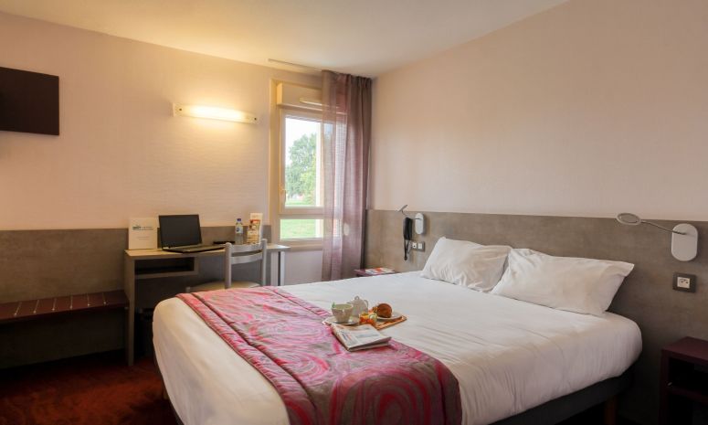 Enjoy the comfort of our 2, 3 or 4 star hotels throughout France