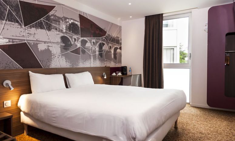 Enjoy the comfort of our 2, 3 or 4 star hotels throughout France