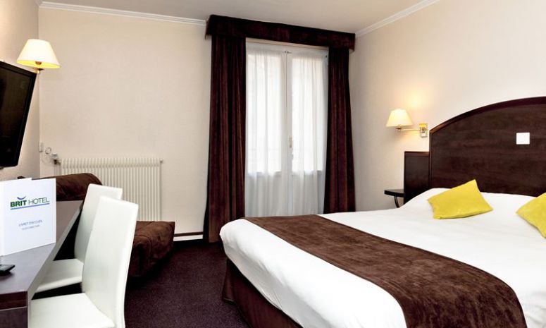 Enjoy the comfort of our 2, 3 or 4 star hotels throughout France