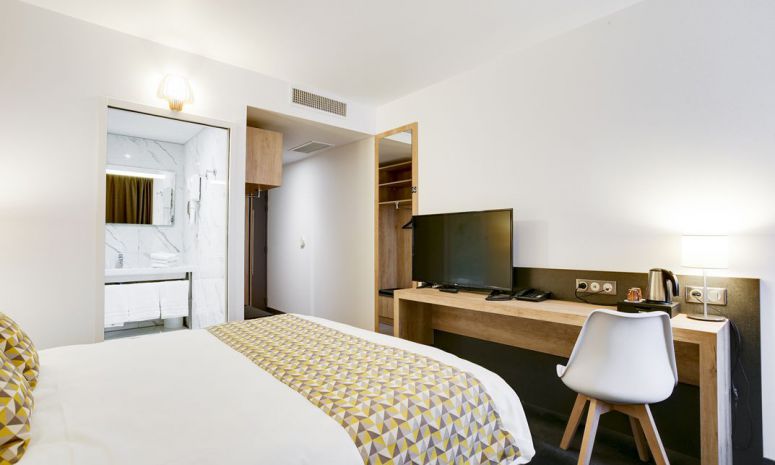 Enjoy the comfort of our 2, 3 or 4 star hotels throughout France