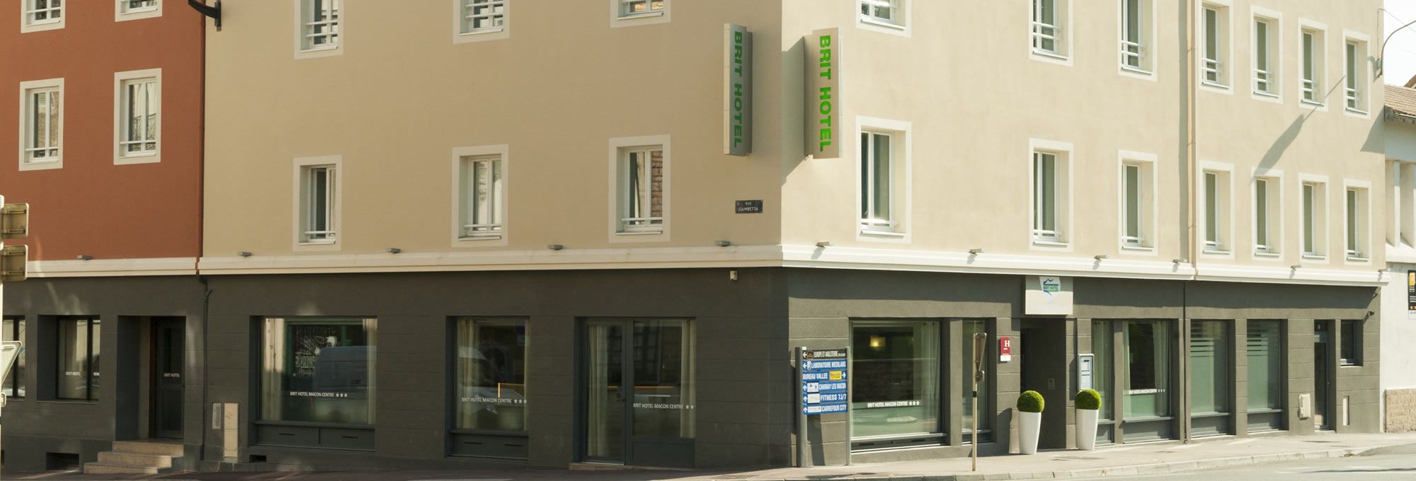 Enjoy the comfort of our 2, 3 or 4 star hotels throughout France