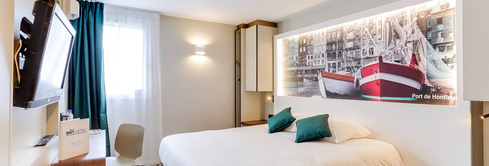 une chambre rénovée à l'hôtel de Caen