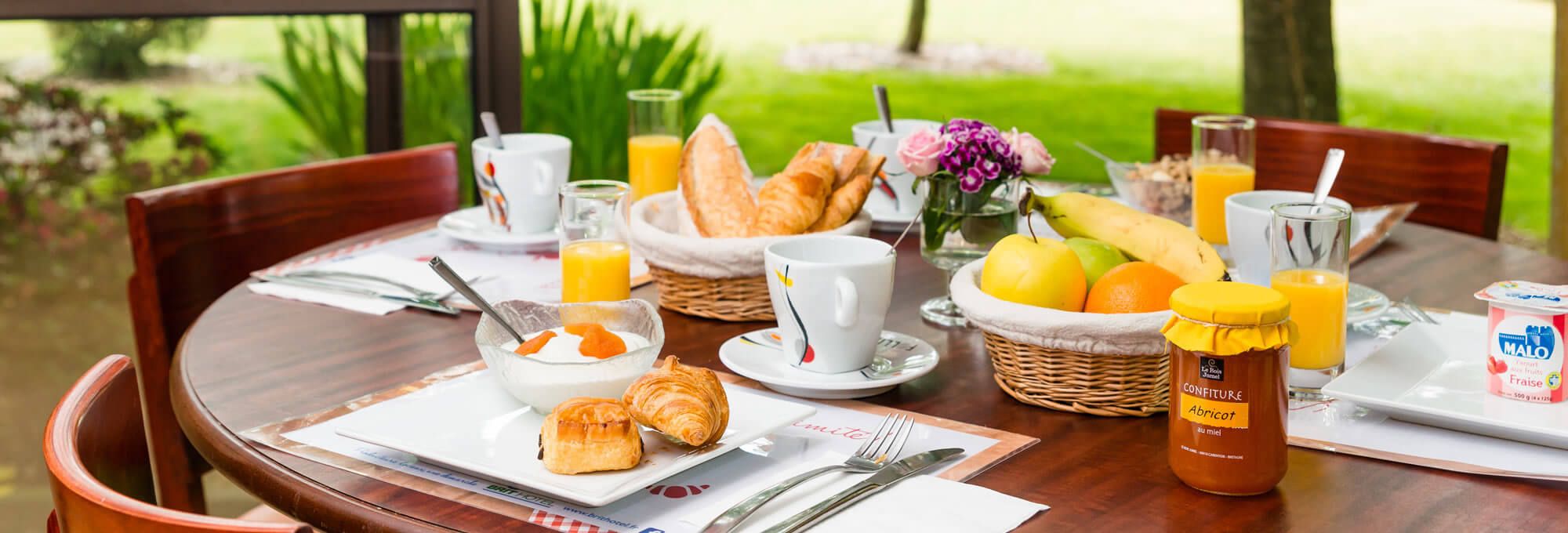 Le petit déjeuner du Brit Hotel Rennes Cesson - Le Floréal