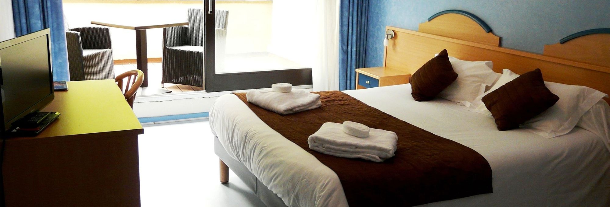 Enjoy the comfort of our 2, 3 or 4 star hotels throughout France