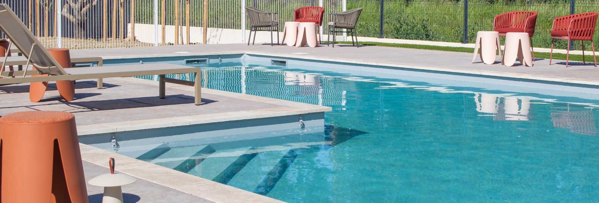 Swimming pool at the Brit Hotel Avignon Sud