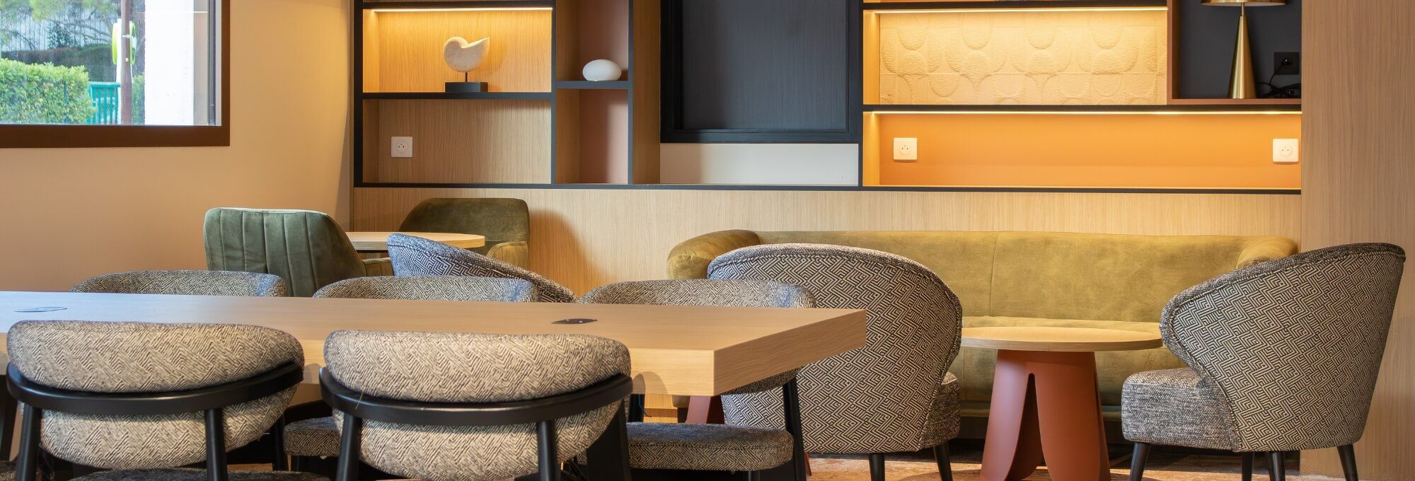 The breakfast buffet and restaurant at the Brit Hotel in Avignon