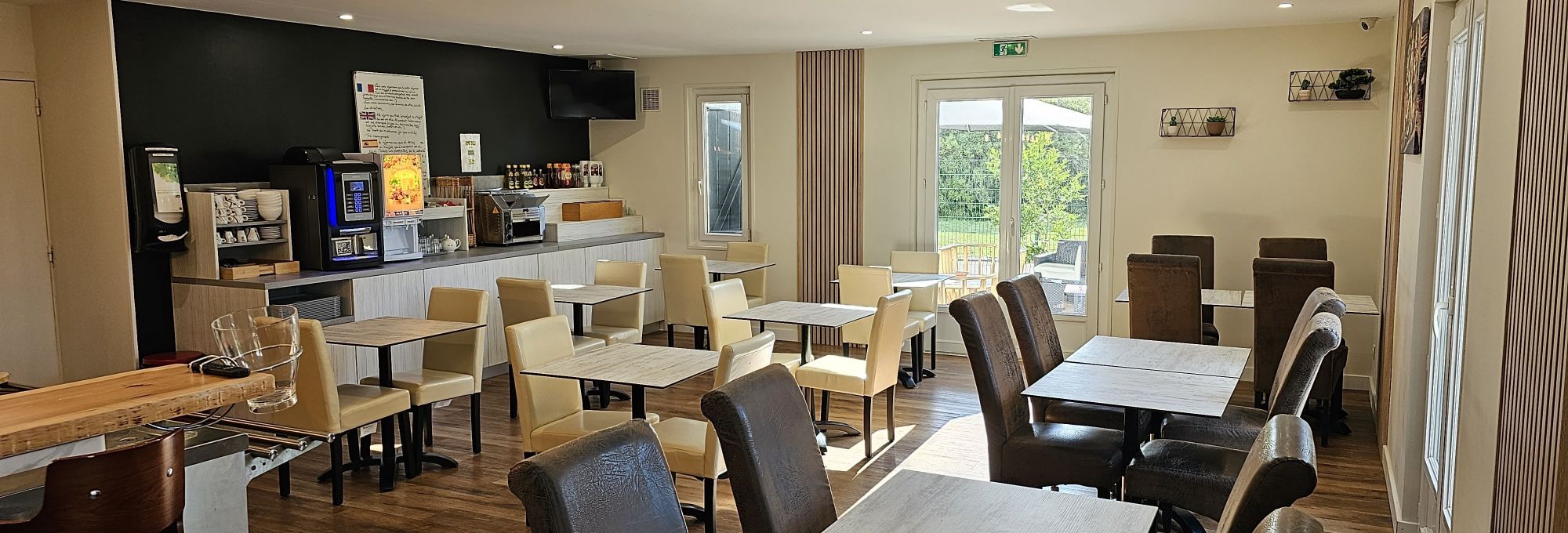 Enjoy the comfort of our 2, 3 or 4 star hotels throughout France