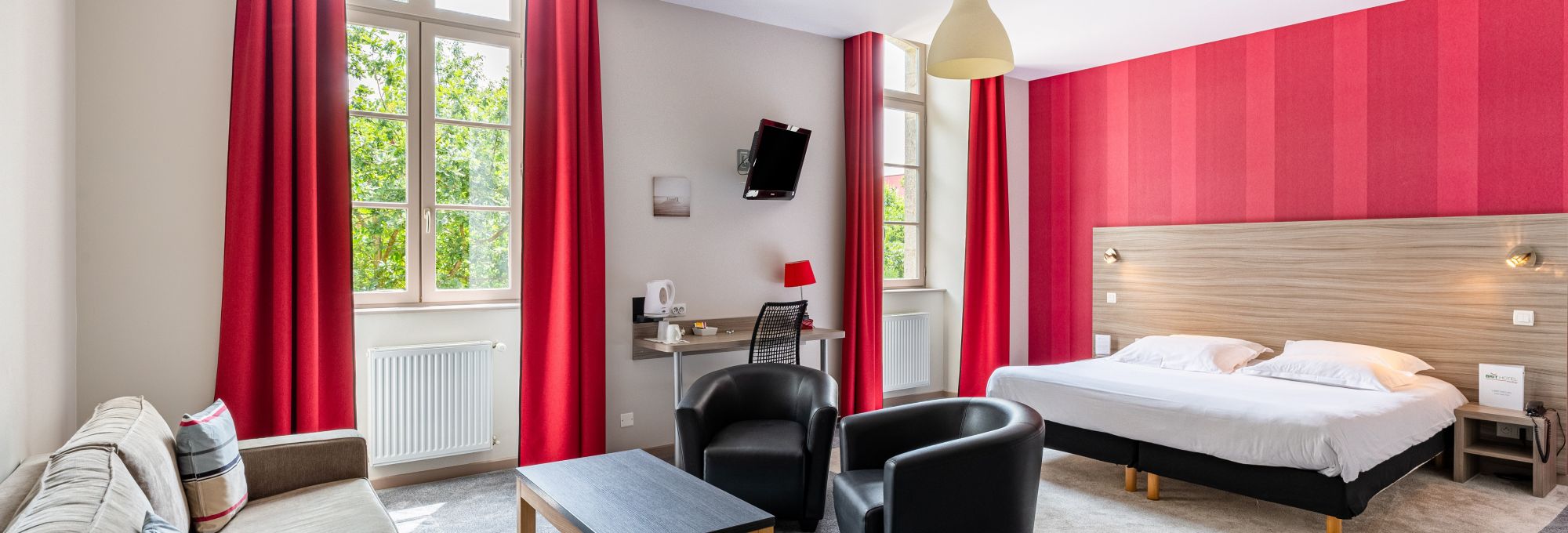 Enjoy the comfort of our 2, 3 or 4 star hotels throughout France