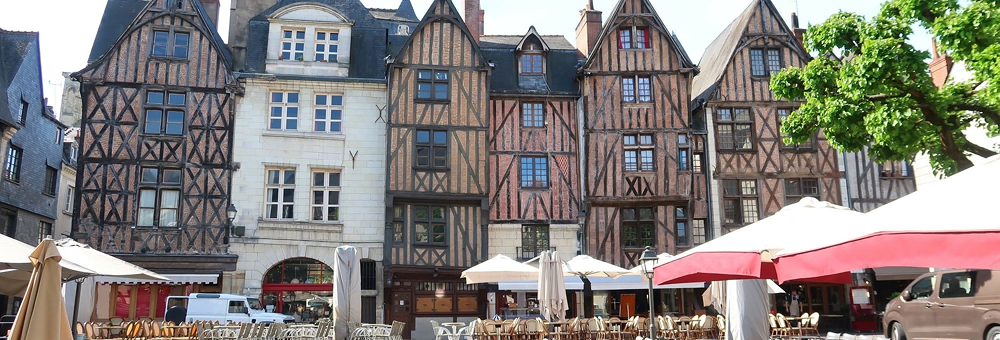 Enjoy the comfort of our 2, 3 or 4 star hotels throughout France