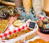 Du pain, des céréales... le petit-déjeuner complet de l'hôtel de Blois