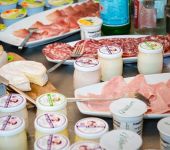 Charcuterie, fromage, yaourt... des bons produits locaux au petit-déjeuner