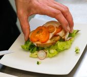 En cuisine, cela prépare une entrée style bruschetta
