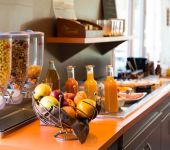 Le buffet du petit-déjeuner complet et vitaminé à l'hôtel