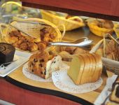 le buffet du petit déjeuner de l'hôtel de Châteaudun