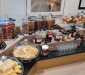 Le buffet du petit-dejeuner à Orléans