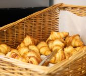 les croissants du buffet petit-déjeuner