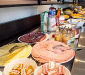 La charcuterie sur le buffet du petit-déjeuner