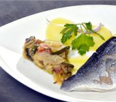 Un poisson sur le pass en cuisine