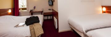 A room with 3 beds in Agen