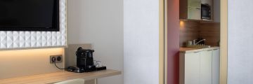 The studio's television, double bed and kitchenette