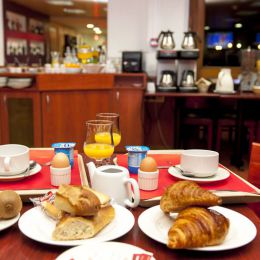 Petit-déjeuner buffet au brit hotel agen