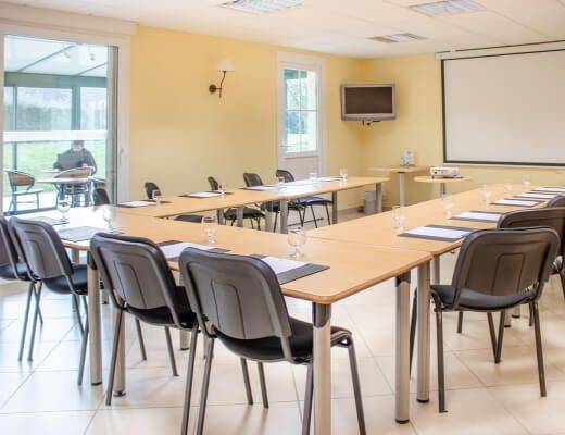 La salle séminaire du Brit Hotel Châteaudun