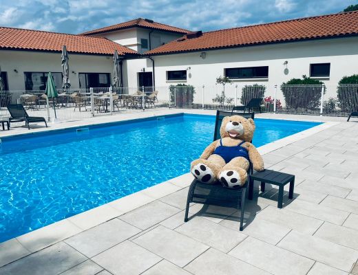 brit_hotel_figeac_piscine