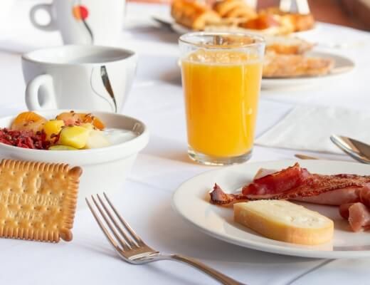 Le buffet petit-déjeuner du brit hotel Nantes Vigneux de Bretagne