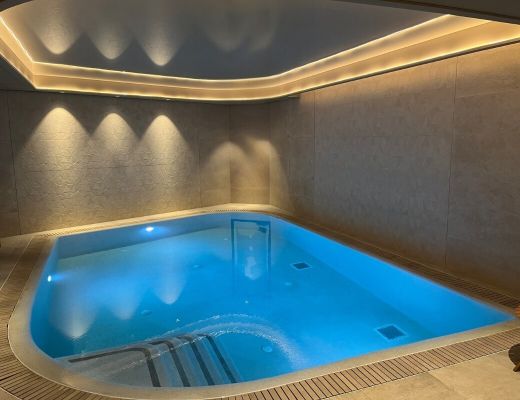 One hour's complimentary access to the spa at the 4-star hotel in Limoges in December